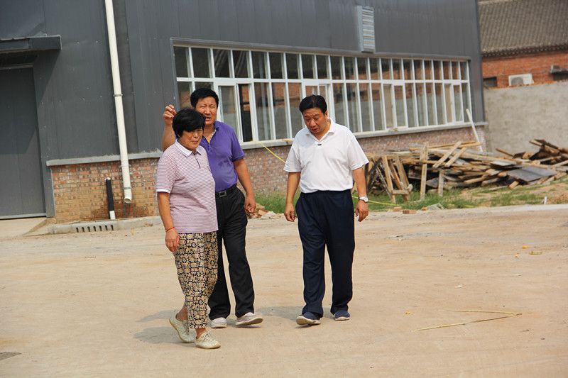 2016年9月17日縣農業(yè)局楊局長(cháng)與徐主任來(lái)我司視察